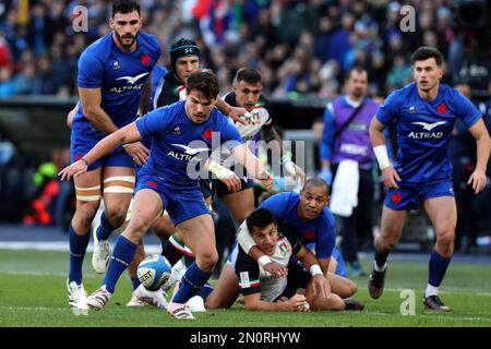 Rome, . 05th févr. 2023. Rome, Italie 05.02.2023: ANTOINE DUPONT (FRA) en action pendant le match de rugby Guinness six Nations 2023 entre L'ITALIE et la France au Stadio Olimpico sur 05 février 2023 à Rome, Italie. Crédit : Agence photo indépendante/Alamy Live News Banque D'Images