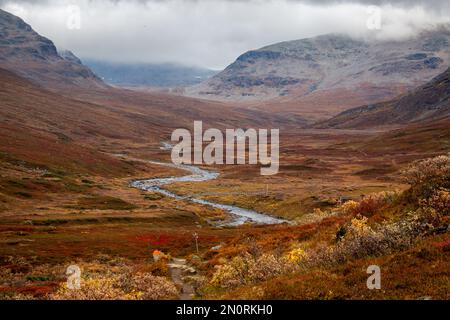 Sentier de randonnée Kungsleden entre Hemavan et Viterskalet fin septembre, Laponie, Suède Banque D'Images