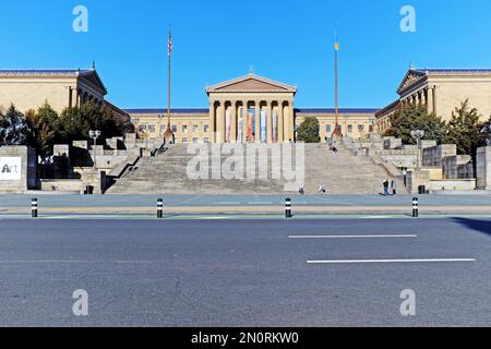 Les célèbres « Rocky » Steps offrent une entrée grandiose dans le parc du musée d'art de Philadelphie, en Pennsylvanie. Banque D'Images