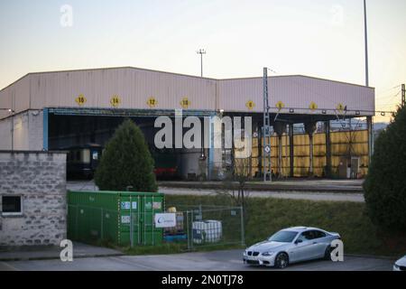 El Berron, Espagne. 05th févr. 2023. El Berron, ESPAGNE vue d'ensemble des ateliers Renfe et FEVE pendant la FEVE achète des trains plus élevés que ses infrastructures sur 05 février 2023 à El Berron, Espagne. (Photo d'Alberto Brevers/Pacific Press) crédit: Pacific Press Media production Corp./Alay Live News Banque D'Images