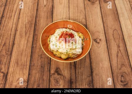 Les gnocchi sont une famille variée de boulettes de cuisine italienne. Ils sont faits de petits morceaux de pâte traditionnellement composés d'une simple combinaison de Banque D'Images