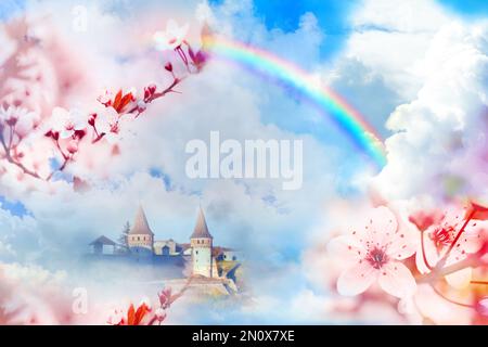 Un monde fantastique. Magnifique arc-en-ciel dans le ciel avec des nuages moelleux sur le château enchanté Banque D'Images