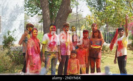 05 février 2023 Jaipur, Rajasthan, Inde. Holi fête de la couleur. Holi Festival coloré de peintures colorées de poudres et de poussière. Banque D'Images