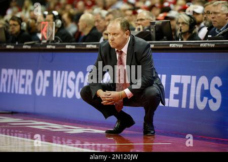 Madison, WI, États-Unis. 5th févr. 2023. Greg Gard, entraîneur-chef des Badgers du Wisconsin, lors du match de basket-ball de la NCAA entre les Wildcats du Nord-Ouest et les Badgers du Wisconsin au Kohl Center de Madison, WISCONSIN. Darren Lee/CSM/Alamy Live News Banque D'Images