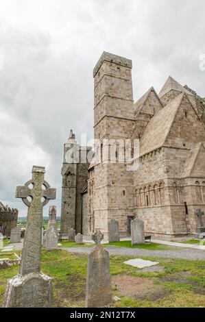 Bâtiment roman, Chapelle Cormacs après restauration, Rocher de Cashel, Comté de Tipperary, Irlande, Europe Banque D'Images