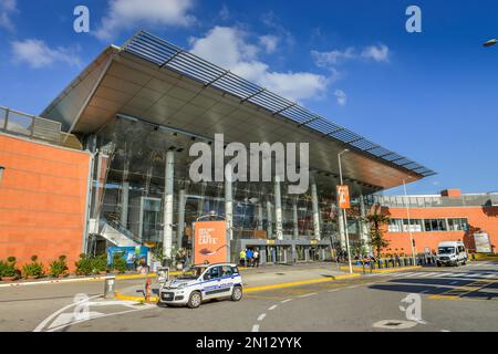 Bâtiment principal, aéroport de Capodichino, Naples, Italie, Europe Banque D'Images