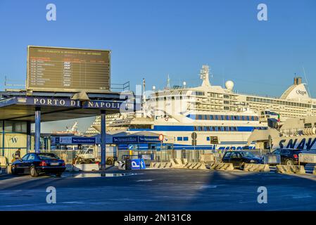 Port de croisière, port de ferry, Naples, Italie, Europe Banque D'Images