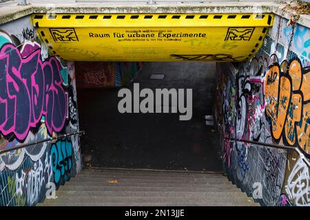 Streetart à Kassel, passage souterrain, rue - espace pour les expériences urbaines, Kassel, Hesse, Allemagne, Europe Banque D'Images