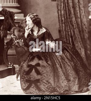 Harriet Beecher Stowe (1811-1896), auteur américain de la cabane de l'oncle Tom. (Photo c1862) Banque D'Images