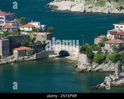 Amasra, Barin, Turquie. 18 juillet 2021. Vue de milieu de journée sur la vieille ville historique et touristique d'Amasra. Banque D'Images