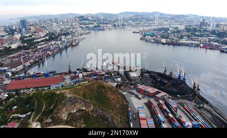 La ville de Vladivostok depuis une vue panoramique. Banque D'Images