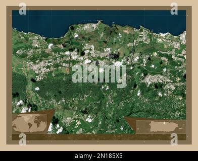 Vega Baja, municipalité de Porto Rico. Carte satellite basse résolution. Lieux des principales villes de la région. Cartes d'emplacement auxiliaire d'angle Banque D'Images