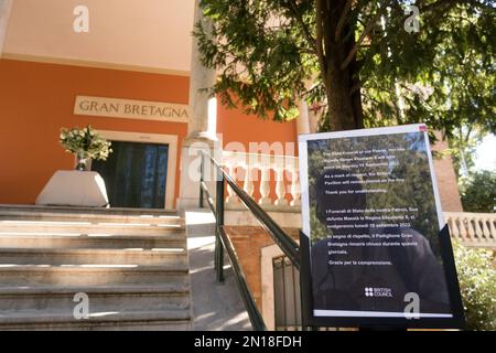 Une vue du pavillon britannique à la Biennale de Venise 2022, fermée comme marque de respect pour les funérailles de sa Majesté la reine Elizabeth II Banque D'Images