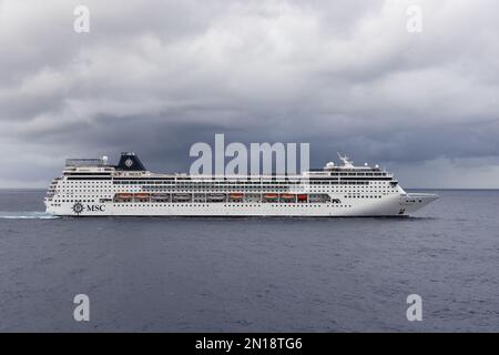 Le navire de croisière MSC « Armonia ». MSC Armonia est un bateau de croisière de classe Lirica appartenant et exploité par MSC Cruises. Construit à l'origine en 2001 pour le déplaisir actuel Banque D'Images