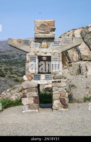 La frontière entre le Canada, le territoire du Yukon et les États-Unis, en Alaska, avec un fuseau horaire différent Banque D'Images