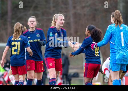 Eindhoven, pays-Bas. 05th févr. 2023. Eindhoven, pays-Bas, 5 février 2023: Les joueurs d'Ajax célèbrent après le match d'Eredivisie Vrouwen entre le PSV et Ajax à de Herdgang à Eindhoven, pays-Bas. (Leitting Gao/SPP) crédit: SPP Sport presse photo. /Alamy Live News Banque D'Images