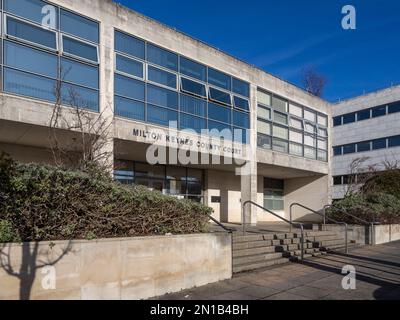 Extérieur du tribunal de comté de Milton Keynes, Silbury Boulevard, Milton Keynes, Royaume-Uni Banque D'Images