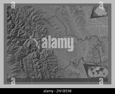 Neamt, comté de Roumanie. Carte d'altitude en niveaux de gris avec lacs et rivières. Lieux des principales villes de la région. Cartes d'emplacement auxiliaire d'angle Banque D'Images