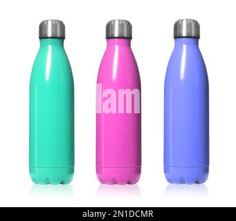 Jeu de flacons thermos modernes de différentes couleurs sur fond blanc Banque D'Images