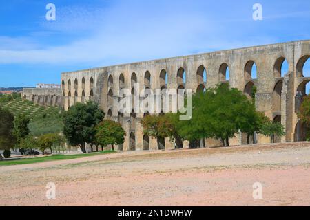 L'aqueduc Amoreira datant du 16th siècle, site classé au patrimoine mondial de l'UNESCO, Elvas, Alentejo, Portugal, Europe Banque D'Images