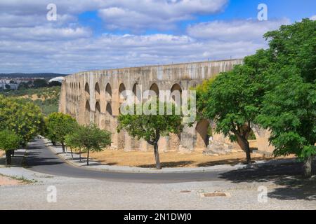 L'aqueduc Amoreira datant du 16th siècle, site classé au patrimoine mondial de l'UNESCO, Elvas, Alentejo, Portugal, Europe Banque D'Images