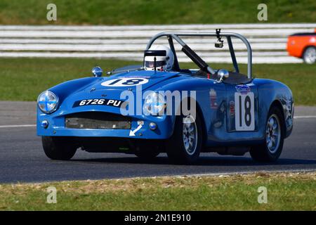 Tim Cairns, Turner Mk2, Adams et page Swinging Sixties, Groupe 1, une course de quarante minutes avec l'option d'un deuxième pilote, des arrêts de fosse sont mandatés le g Banque D'Images