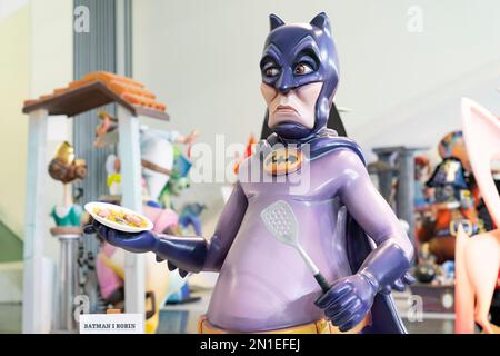 Valence, Espagne. 04th févr. 2023. Une Fla Ninot de Batman dessin animé vu lors de la cérémonie d'ouverture de l'exposition Ninot 2023 à Valence. L'exposition Ninot 2023 est la plus grande exposition d'art éphémère au monde, installée dans le Museu des Ciencies, situé dans le Ciutat des Arts i les Ciencies de Valence. Crédit : SOPA Images Limited/Alamy Live News Banque D'Images