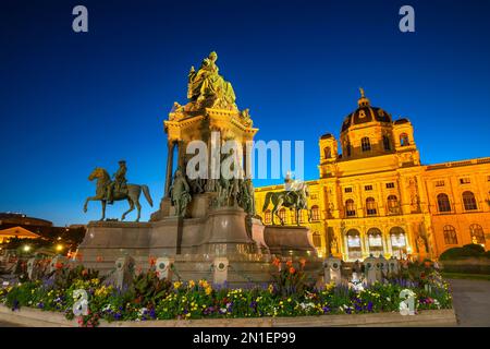 Monument Maria Theresia et Musée d'Histoire naturelle au crépuscule, Vienne, Autriche, Europe Banque D'Images