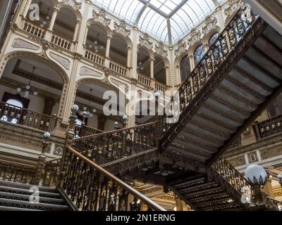 Intérieur du bureau de poste principal dans la vieille ville, Mexico, Mexique, Amérique du Nord Banque D'Images