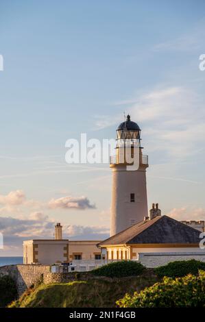 Le phare de Douglas Head au lever du soleil, Douglas, Île de Man, Europe Banque D'Images