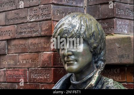 John Lennon sculpture, Mathew Street, Liverpool, Merseyside, Angleterre, Royaume-Uni, Europe Banque D'Images