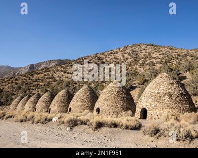 Wildrose Charcoal fours, construit en 1877 pour produire du charbon de bois pour les mines, Death Valley National Park, Californie, États-Unis d'Amérique Banque D'Images