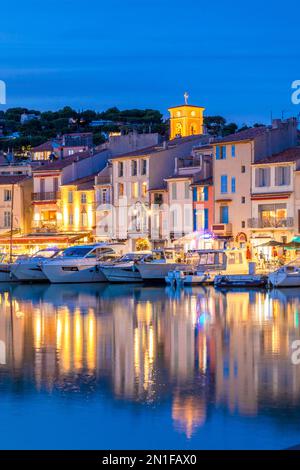 Le port de Cassis au crépuscule, Cassis, Bouches du Rhône, Provence-Alpes-Côte d'Azur, France, Europe de l'Ouest Banque D'Images