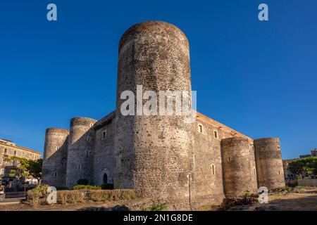 Vue sur Castello Ursino, Catane, Sicile, Italie, Méditerranée, Europe Banque D'Images