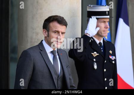 Paris, France. 06th févr. 2023. Julien Mattia / le Pictorium - Président Emmanuel Macron et Mahamat Idriss Deby Itno à l'Elysée, 6 février 2023 - 6/2/2023 - France / Ile-de-France (région) / Paris - le Président de la République, Emmanuel Macron, a reçu le Président de transition de la République du Tchad, M. Mahamat Idriss Deby Itno, à l'Elysee Palace à Paris le 6 février 2023 crédit: LE PICTORIUM/Alay Live News Banque D'Images