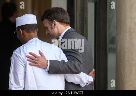 Paris, France. 06th févr. 2023. Julien Mattia / le Pictorium - Président Emmanuel Macron et Mahamat Idriss Deby Itno à l'Elysée, 6 février 2023 - 6/2/2023 - France / Ile-de-France (région) / Paris - le Président de la République, Emmanuel Macron, a reçu le Président de transition de la République du Tchad, M. Mahamat Idriss Deby Itno, à l'Elysee Palace à Paris le 6 février 2023 crédit: LE PICTORIUM/Alay Live News Banque D'Images