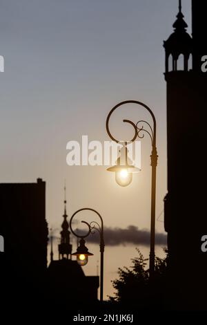 Lanternes vintage dans les rues de la ville, lampes de la vieille ville. Banque D'Images