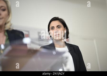 Paris, France. 06th févr. 2023. Parti d'extrême-droite Français rassemblement National (RN) député Laure Lavalette lors de la conférence de presse Marine le Pen, a mis l'accent sur la stratégie du parti pour l'examen de la réforme des retraites et la présentation de son projet de contre-réforme à l'Assemblée nationale à Paris sur 6 février 2023. Le gouvernement du président français est confronté à une semaine difficile pour défendre sa réforme contestée des retraites, avec des feux d'artifice attendus au Parlement et des grèves de masse et des manifestations prévues dans les rues. Credit: Abaca Press/Alay Live News Banque D'Images