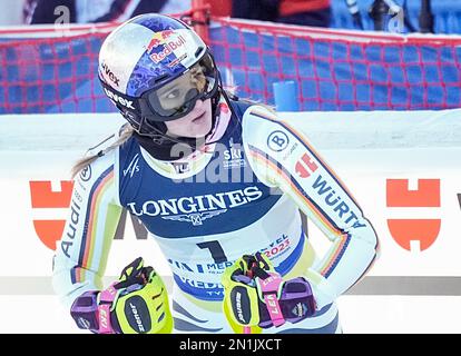 Méribel, France. 06th févr. 2023. Ski alpin: Championnat du monde: Combiné, femmes: Emma Aicher, Allemagne, dans le slalom à l'Alpine combiné, à la ligne d'arrivée. Le Championnat du monde de ski a lieu à Courchevel et Méribel dans les Alpes françaises Credit: Michael Kappeller/dpa/Alay Live News Banque D'Images