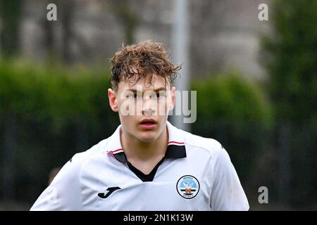 Swansea, pays de Galles. 4 février 2023. Thomas Woodward de Swansea City pendant le match de la Ligue de développement professionnel entre Swansea City moins de 18 ans et Millwall moins de 18 ans à la Swansea City Academy à Swansea, pays de Galles, Royaume-Uni le 4 février 2023. Crédit : Duncan Thomas/Majestic Media. Banque D'Images