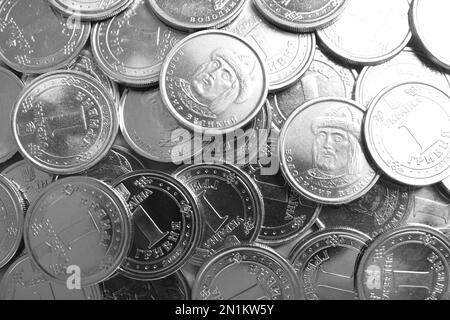 Beaucoup de pièces ukrainiennes comme arrière-plan, vue de dessus. Monnaie nationale Banque D'Images