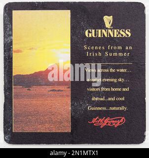 Allemagne. 03rd févr. 2023. Dessous de verre en carton d'époque avec logo Guinness. Guinness est une marque de bière appartenant à Diageo, qui faisait partie à l'origine de la société irlandaise Arthur Guinness son & Co, fondée en 1759. La bière Guinness est la bière irlandaise la plus célèbre et la plus consommée, qui est devenue une légende et la marque la plus populaire d'Irlande. (Photo par Igor Golovniov/SOPA Images/Sipa USA) crédit: SIPA USA/Alay Live News Banque D'Images