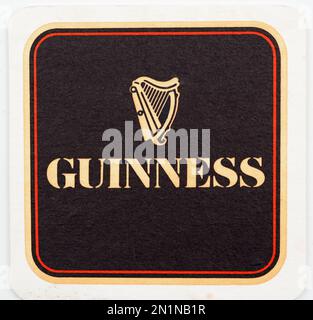 Allemagne. 3rd févr. 2023. Dessous de verre en carton d'époque avec logo Guinness. Guinness est une marque de bière appartenant à Diageo, qui faisait partie à l'origine de la société irlandaise Arthur Guinness son & Co, fondée en 1759. La bière Guinness est la bière irlandaise la plus célèbre et la plus consommée, qui est devenue une légende et la marque la plus populaire d'Irlande. (Credit image: © Igor Golovniov/SOPA Images via ZUMA Press Wire) USAGE ÉDITORIAL SEULEMENT! Non destiné À un usage commercial ! Banque D'Images