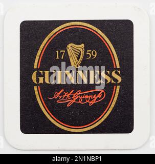 Allemagne. 3rd févr. 2023. Dessous de verre en carton d'époque avec logo Guinness. Guinness est une marque de bière appartenant à Diageo, qui faisait partie à l'origine de la société irlandaise Arthur Guinness son & Co, fondée en 1759. La bière Guinness est la bière irlandaise la plus célèbre et la plus consommée, qui est devenue une légende et la marque la plus populaire d'Irlande. (Credit image: © Igor Golovniov/SOPA Images via ZUMA Press Wire) USAGE ÉDITORIAL SEULEMENT! Non destiné À un usage commercial ! Banque D'Images