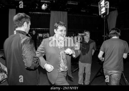 Dans les coulisses du tournage vidéo de Peter Kay Comic relief 'Amarillo' 2005. Banque D'Images