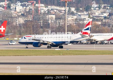 Zurich, Suisse, 20 janvier, 2023 voies aériennes britanniques l'Embraer E-190SR est en train de rouler à sa position Banque D'Images