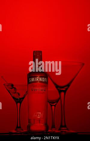 Bouteille de vodka et boissons Banque D'Images