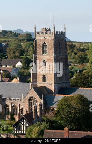 L'église paroissiale et prieuré de St George, dans le village de Dunster, Somerset, Angleterre Banque D'Images