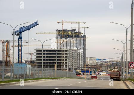 Bélarus, Minsk - 20 octobre 2022 : chantier de construction de minsk, gros plan sur le monde Banque D'Images