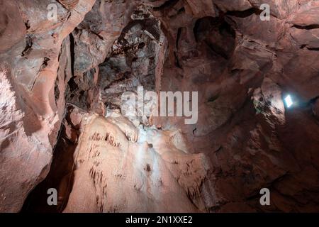 La formation rocheuse connue sous le nom de chambre de diamant dans la grotte de Gauges à Cheddar dans le Somerset Banque D'Images